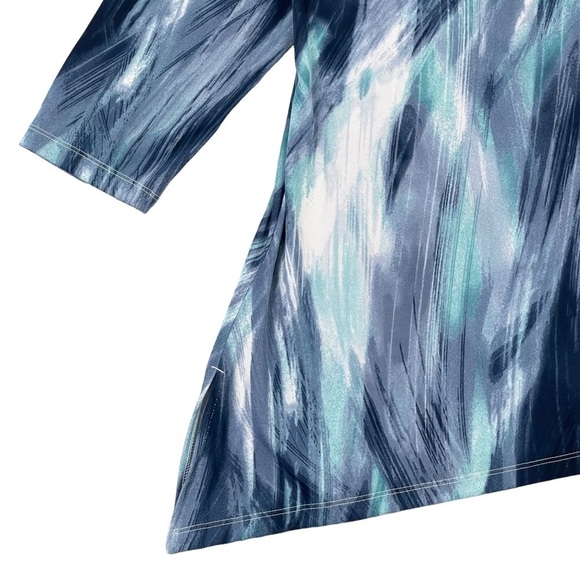 Chicos Easywear Top 2 Medium Printed V Neck 3/4 Sleeve Asymmetrical Hem Blue - Picture 3 of 9